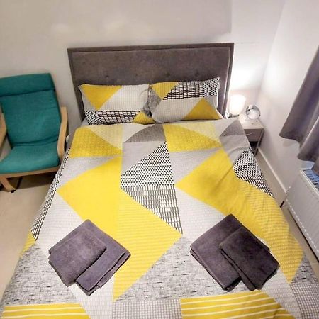 Modern 3-Bed House In Surrey Quays Villa Londen Buitenkant foto