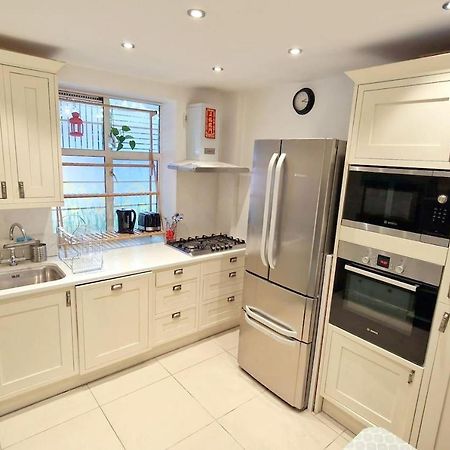Modern 3-Bed House In Surrey Quays Villa Londen Buitenkant foto