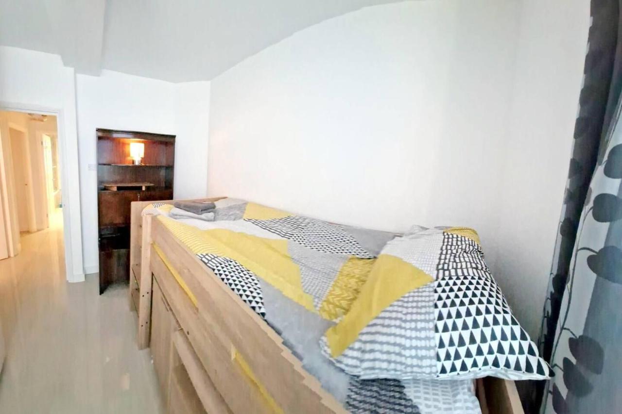 Modern 3-Bed House In Surrey Quays Villa Londen Buitenkant foto
