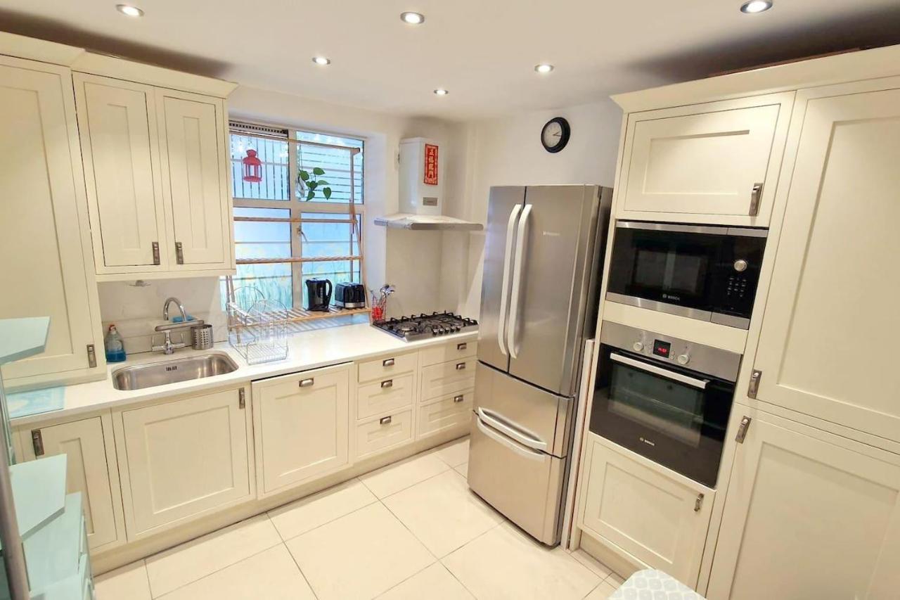 Modern 3-Bed House In Surrey Quays Villa Londen Buitenkant foto