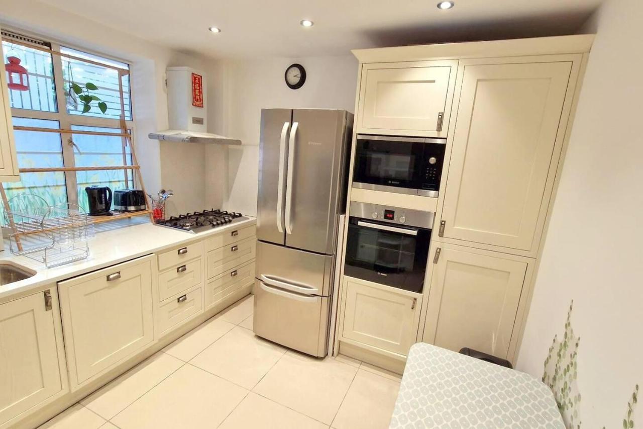 Modern 3-Bed House In Surrey Quays Villa Londen Buitenkant foto